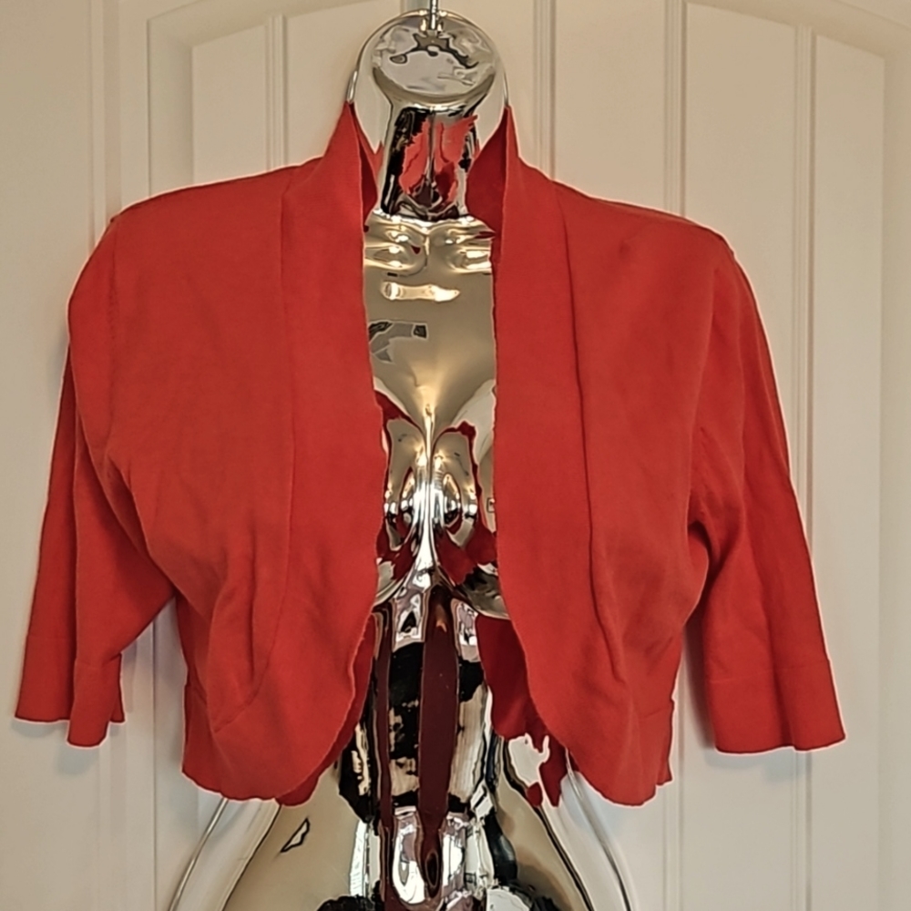 Short sweater with quarter length sleeves, size juniors medium